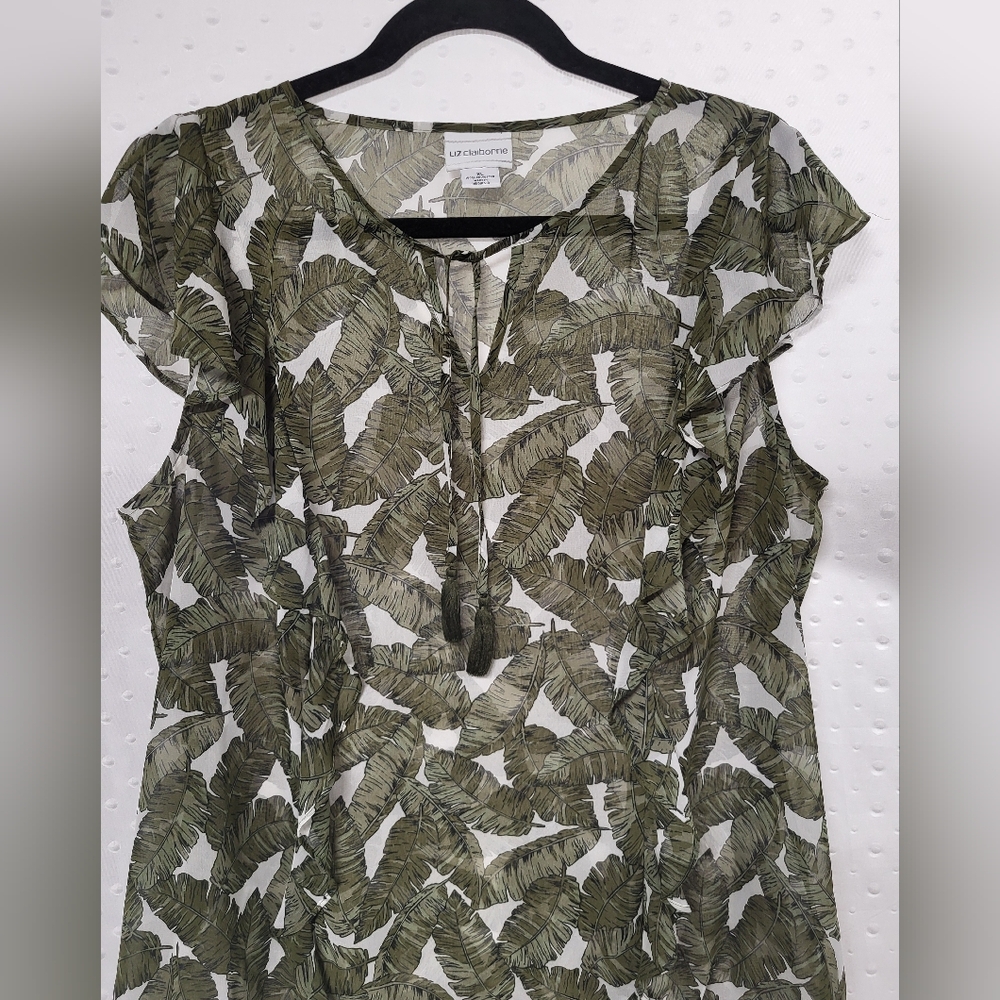 Liz Claiborne Green and White Bird Print Top